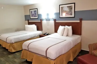 Photo 4 - Americas Best Value Inn Marshall
