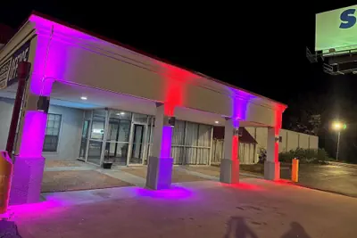 Photo 2 - Americas Best Value Inn Marshall