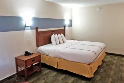 Photo 5 - Americas Best Value Inn Marshall