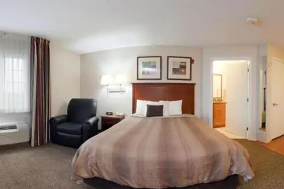 Photo 4 - Candlewood Suites Rockford by IHG