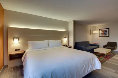 Photo 4 - Holiday Inn Express & Suites - Interstate 380 at 33rd Avenue by IHG