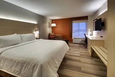 Photo 5 - Holiday Inn Express & Suites - Interstate 380 at 33rd Avenue by IHG