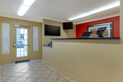 Photo 4 - Extended Stay America Suites San Antonio Airport