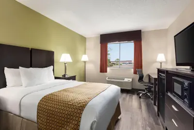 Photo 3 - Baymont by Wyndham Monroe