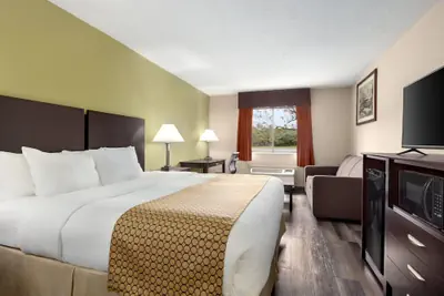 Photo 4 - Baymont by Wyndham Monroe