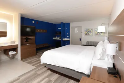 Photo 3 - Holiday Inn Express & Suites Tempe by IHG