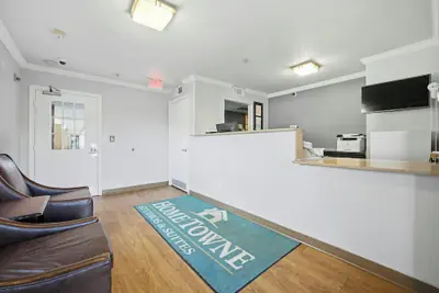 Photo 3 - HomeTowne Studios by Red Roof Atlanta – Peachtree Corners