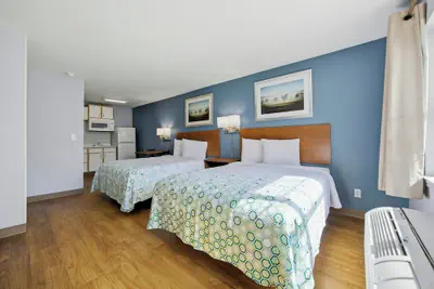 Photo 5 - HomeTowne Studios by Red Roof Atlanta – Peachtree Corners