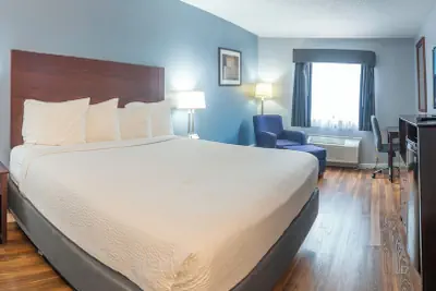 Photo 3 - Baymont by Wyndham Delaware
