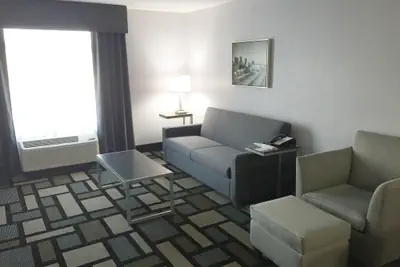 Photo 4 - Best Western Plus Birmingham Inn & Suites
