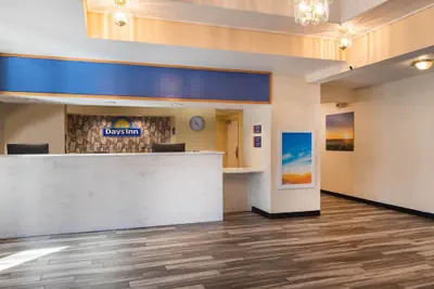Photo 2 - Days Inn by Wyndham Macon I-75 North
