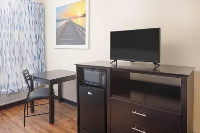 Photo 5 - Days Inn by Wyndham Macon I-75 North