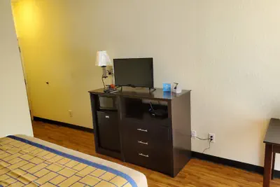 Photo 3 - Days Inn by Wyndham Macon I-75 North