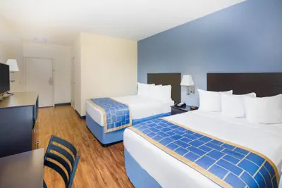 Photo 4 - Days Inn by Wyndham Macon I-75 North