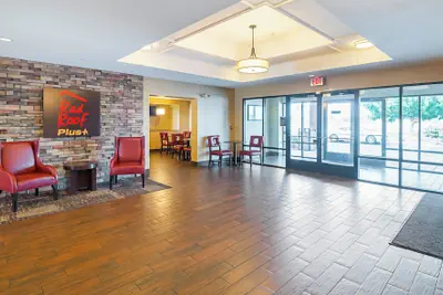 Photo 3 - Red Roof Inn PLUS+ Phoenix West