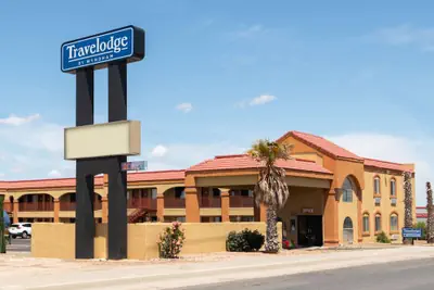 Photo 2 - Travelodge by Wyndham Kingman