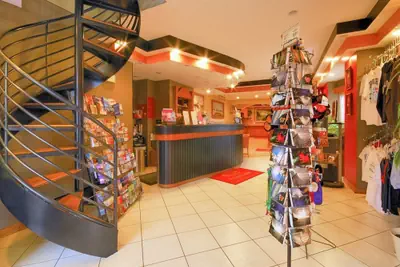 Photo 4 - Econo Lodge At The Falls North