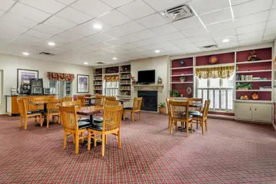 Photo 4 - Perry Inn & Suites National Fairground I 75