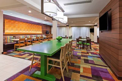 Photo 3 - Fairfield Inn and Suites by Marriott Austin Northwest/Domain