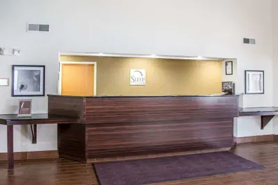 Photo 3 - Sleep Inn & Suites Davenport - Quad Cities