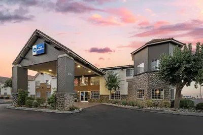 Photo 2 - Best Western Liberty Inn