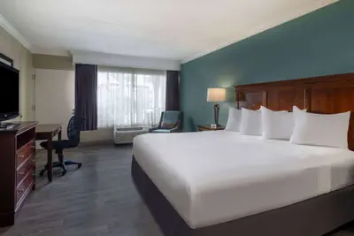 Photo 4 - The Sandbar Hotel, Trademark Collection by Wyndham