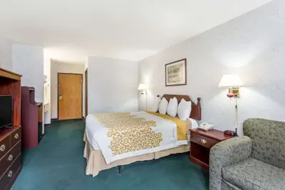 Photo 5 - Days Inn by Wyndham Battlefield Rd/Hwy 65