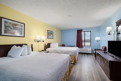 Photo 2 - Days Inn by Wyndham Battlefield Rd/Hwy 65