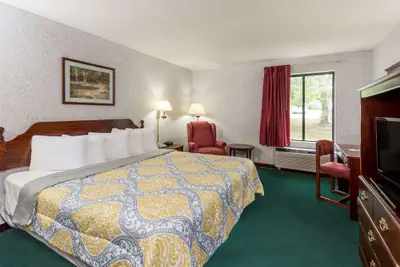 Photo 3 - Days Inn by Wyndham Battlefield Rd/Hwy 65