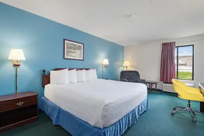 Photo 2 - Days Inn by Wyndham Battlefield Rd/Hwy 65