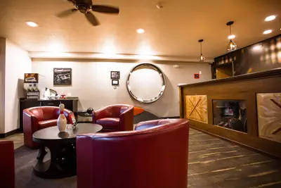 Photo 4 - Ten Pin Inn & Suites
