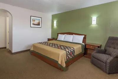 Photo 2 - Knights Inn Franklin Ave Waco