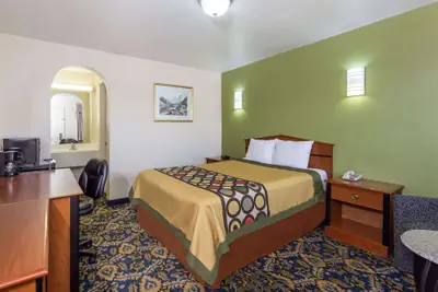 Photo 4 - Knights Inn Franklin Ave Waco