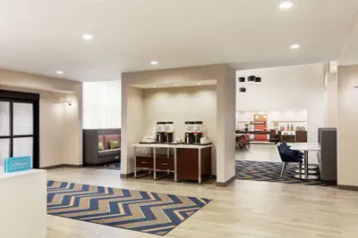 Photo 3 - Hampton Inn & Suites Valparaiso