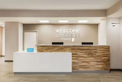 Photo 4 - Hampton Inn & Suites Valparaiso