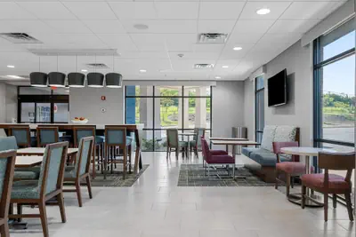 Photo 5 - Hampton Inn Front Royal