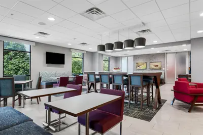 Photo 3 - Hampton Inn Front Royal