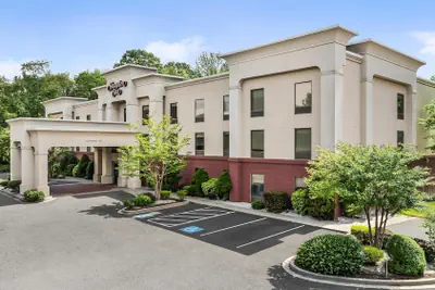 Photo 2 - Hampton Inn Elkton