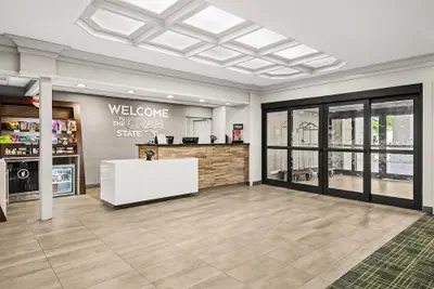 Photo 4 - Hampton Inn Elkton
