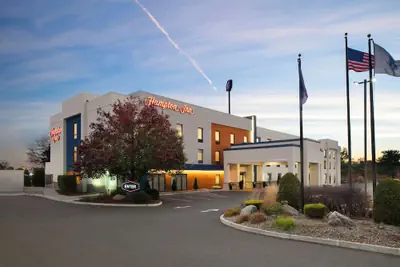 Photo 2 - Hampton Inn Chicopee/Springfield