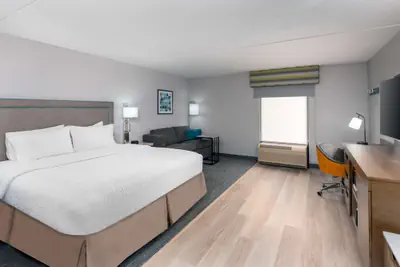 Photo 2 - Hampton Inn Hartford/Airport