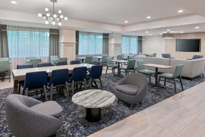 Photo 5 - Hampton Inn Hartford/Airport