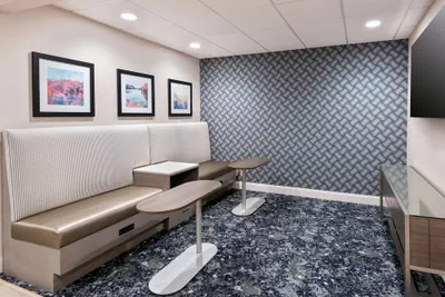 Photo 3 - Hampton Inn Hartford/Airport