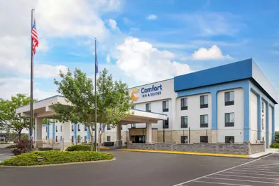 Photo 2 - Comfort Inn & Suites Rapid City near Mt. Rushmore