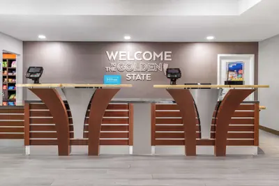 Photo 4 - Hampton Inn & Suites Sacramento-Cal Expo