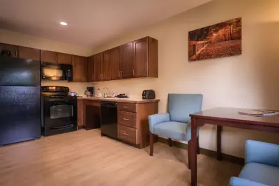 Photo 4 - Sun & Ski Inn And Suites