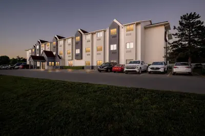 Photo 2 - Days Inn by Wyndham near Kansas Speedway