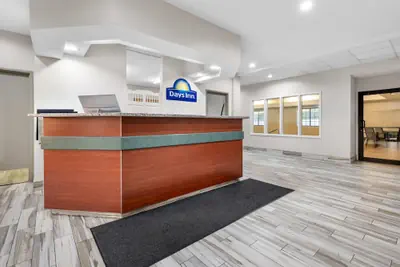 Photo 3 - Days Inn by Wyndham near Kansas Speedway