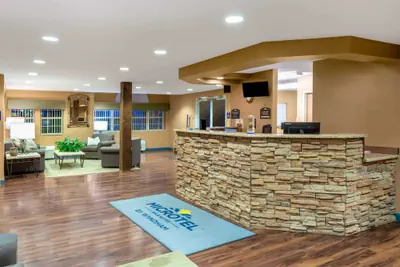 Photo 3 - Microtel Inn & Suites by Wyndham Raton