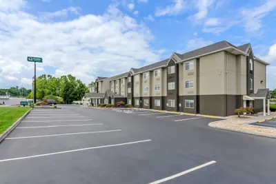 Photo 2 - Quality Inn & Suites Bristol North